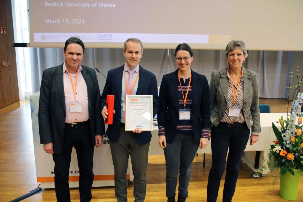 Presentation of the Paul Langerhans Award to Georg Stary (center) Left: L. Erpenbeck (ADF Board Member), Right: Birgit Schittek (Award Board)