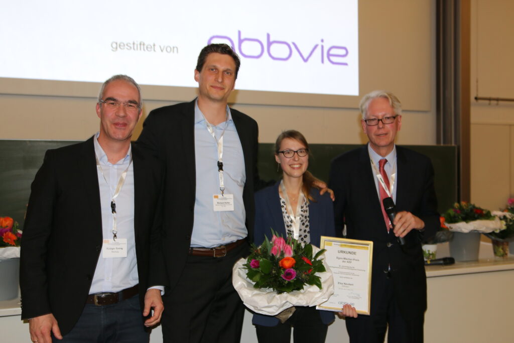 Presentation of the Egon Macher Award to Elsa Neubert (2nd from the right); on the left, R. Eming (ADF Board Member); 2nd from the left, a representative of the sponsor AbbVie Deutschland GmbH & Co. KG; on the right, S. Goerdt (Chair of the Prize Board of Trustees)